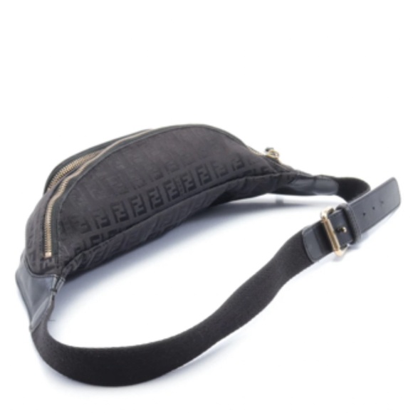 ❌SOLD❌Fendi body bag - Picture 2 of 10